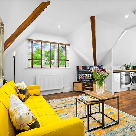 Stylish Apartment - Parking - Outdoor Terrace - Wolverhampton - Netlix - Wifi - 9Bpc 外观 照片