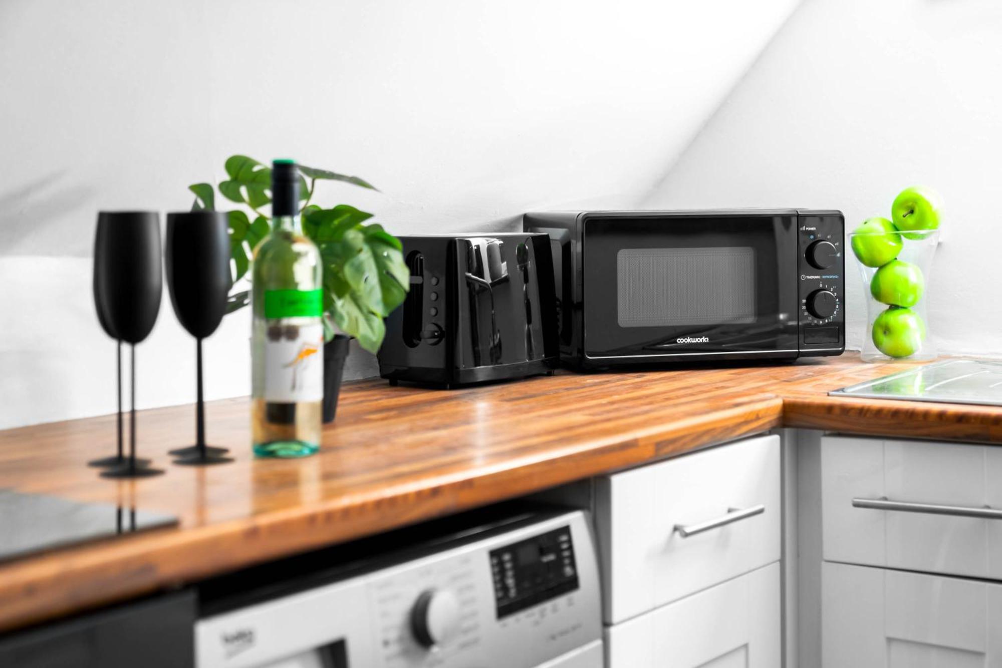 Stylish Apartment - Parking - Outdoor Terrace - Wolverhampton - Netlix - Wifi - 9Bpc 外观 照片