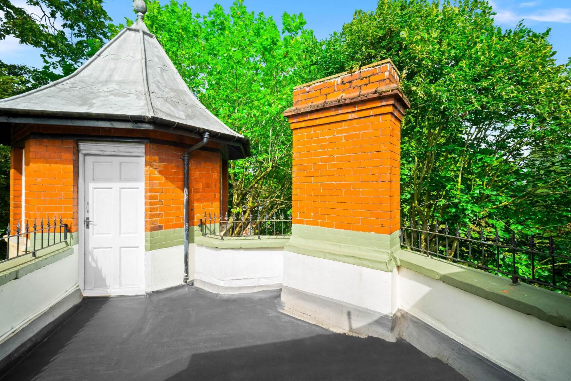 Stylish Apartment - Parking - Outdoor Terrace - Wolverhampton - Netlix - Wifi - 9Bpc 外观 照片