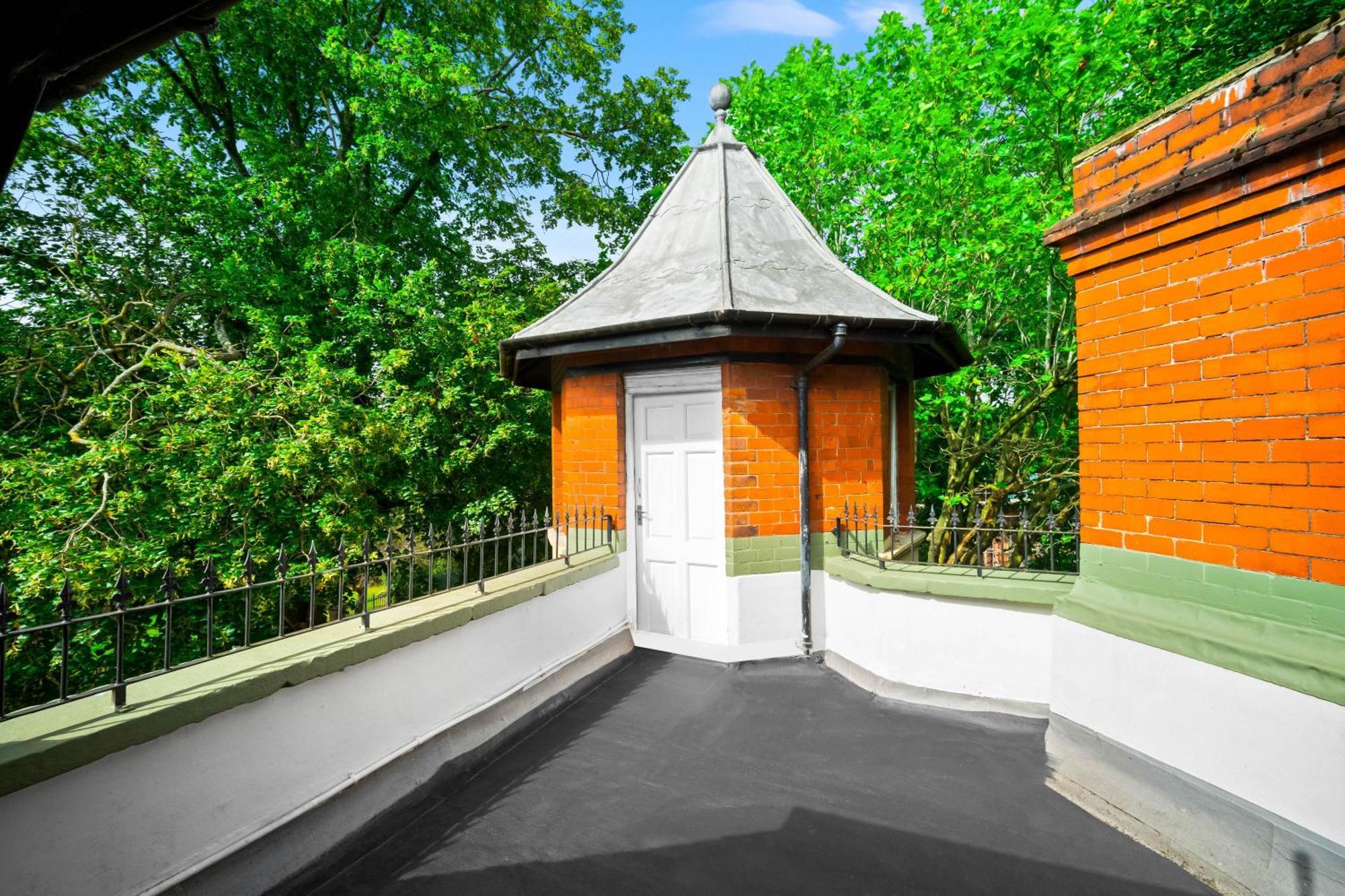 Stylish Apartment - Parking - Outdoor Terrace - Wolverhampton - Netlix - Wifi - 9Bpc 外观 照片